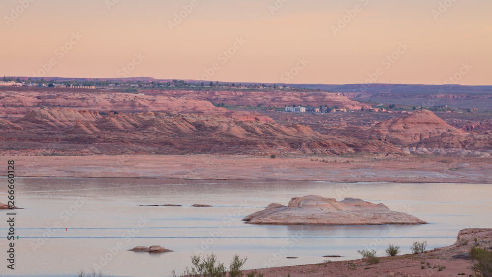 Φωτογραφία Lake Powell in northern Arizona, is located within the Glen Canyon National Recreation Area