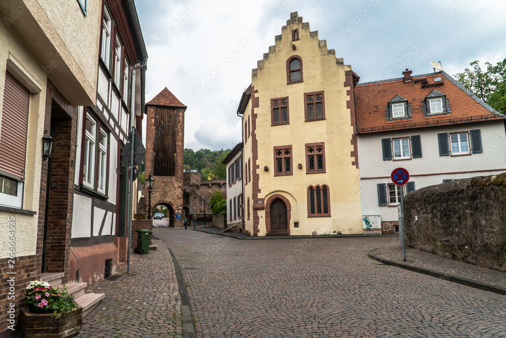 Historyczna zabudowa starego miasta w Bawarii. Niemieckie miasto, Gelnhausen.  Starowka,.