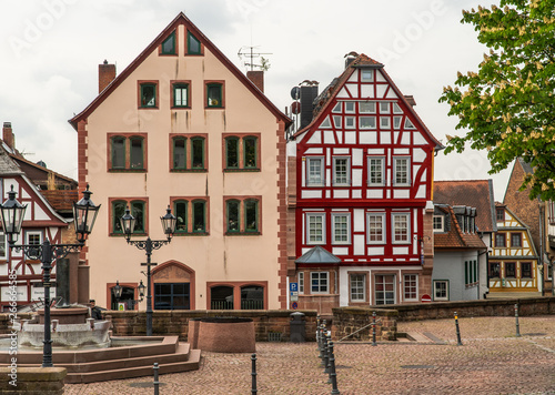 Historyczna zabudowa starego miasta w Bawarii. Niemieckie miasto, Gelnhausen. Starowka,.