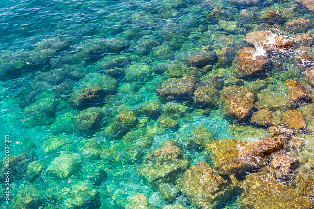 acqua di mare cristallina alle Cinqueterre