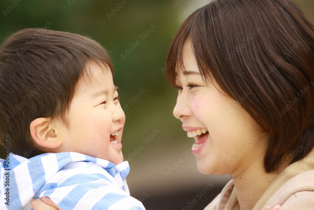 笑顔の親子 笑顔の親子