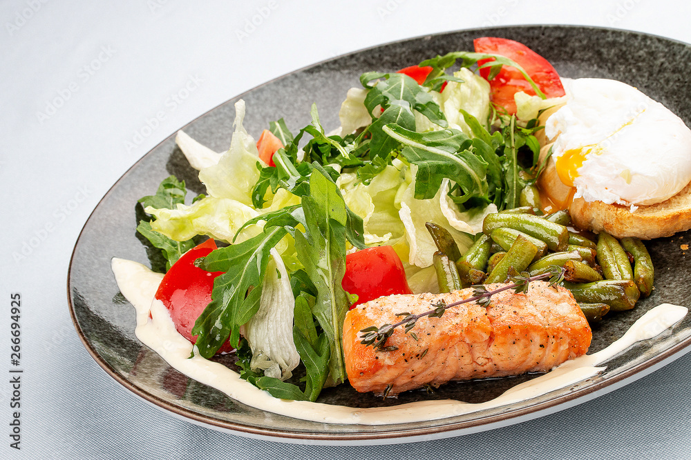 Salmon with poached egg, salad and asparagus beans Salmon with poached egg, salad and asparagus beans