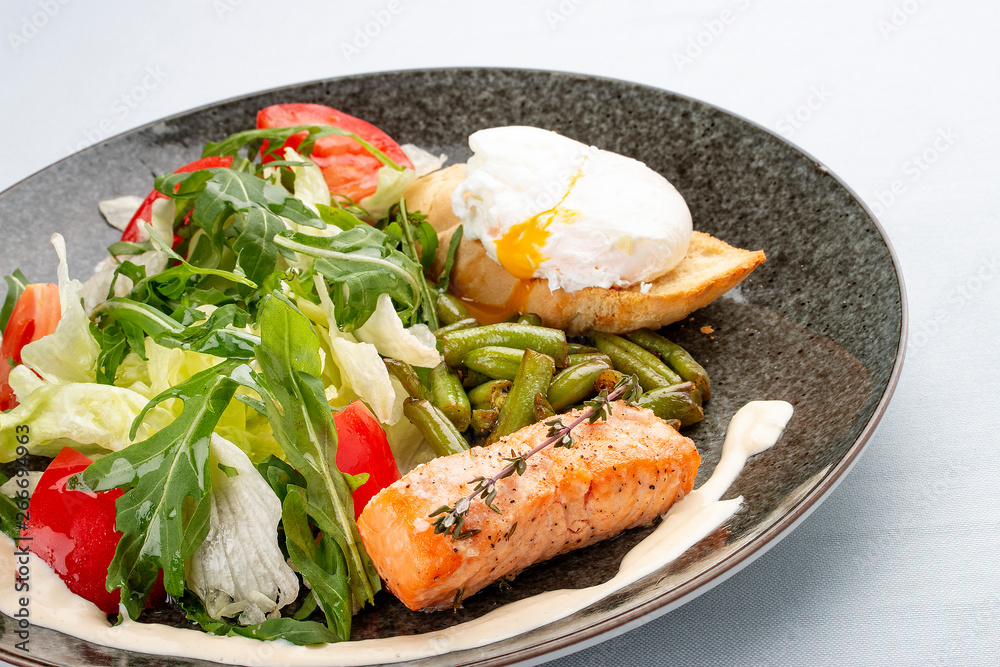Salmon with poached egg, salad and asparagus beans Salmon with poached egg, salad and asparagus beans