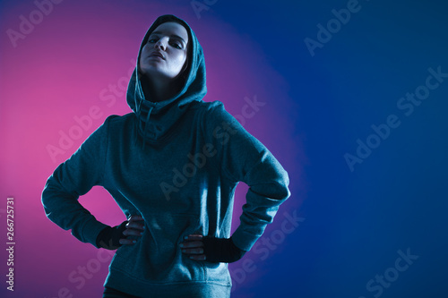 Fototapeta Naklejka Na Ścianę i Meble -  Sportswoman in hooded sweatshirt