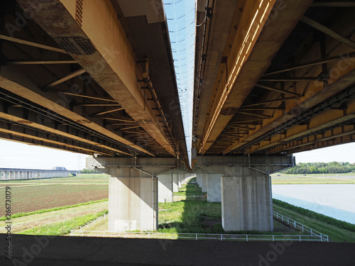 高速道路（常磐自動車道）の橋脚 © Kumi