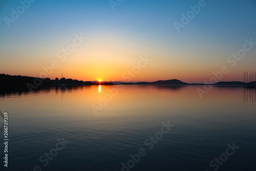 Sonnenaufgang auf der Insel Zut in Kroatien © scherbi