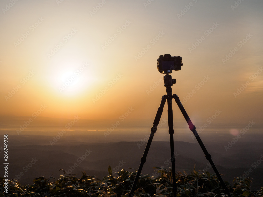 日の出 三脚 カメラ