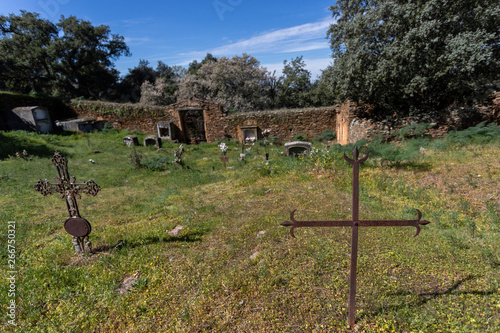 Obraz na płótnie old abandoned cemetery on the outskirts of a village in extremadura w salonie