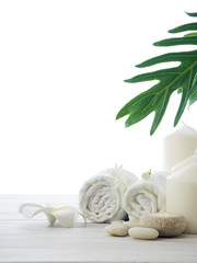 Foto auf Acrylglas Massagesalon Spa-Einstellung auf weißem Holzhintergrund  © jittima