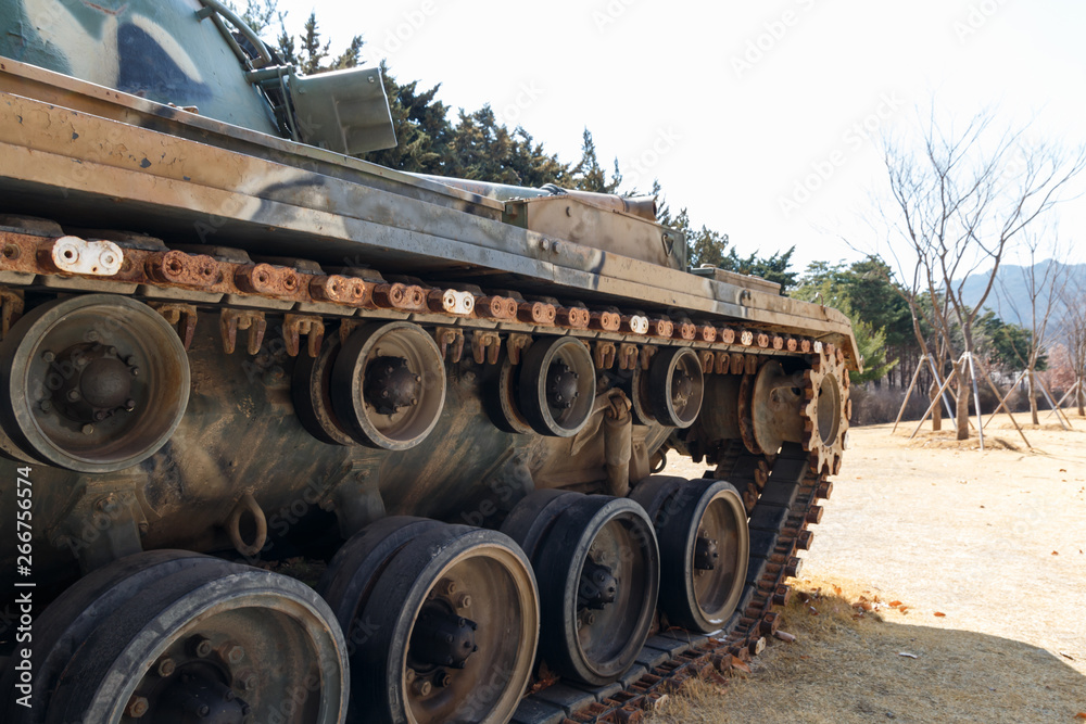 오래된 장갑차 (탱크)