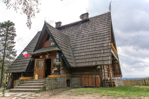 Obraz na płótnie Mountain shelter of PTTK on Maciejowa near Rabka Zdroj (Poland) w salonie