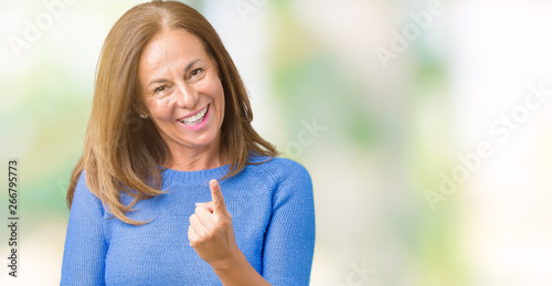 Schilderij op canvas Middle age beautiful woman wearing winter sweater over isolated background Becko