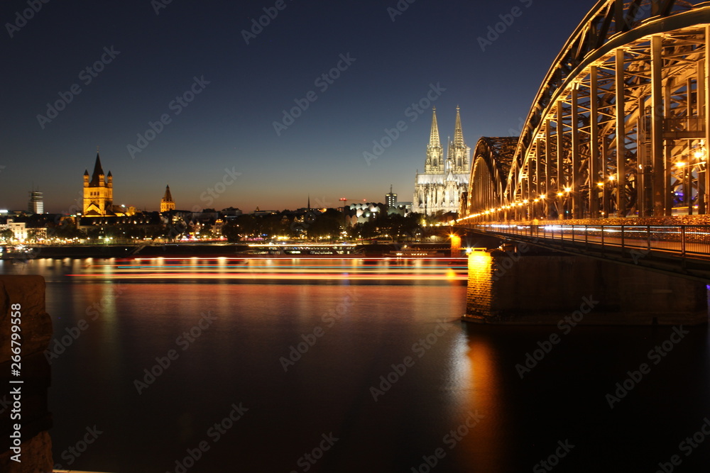 Obraz premium Мост Гогенцоллернов и Кёльнский собор
