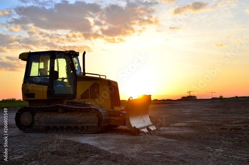 Track-Type Tractors, Bulldozer, Earth-Moving Heavy Equipment for Construction - Image