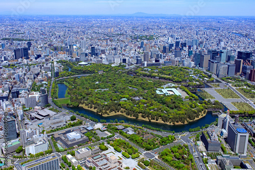 新緑の皇居全景／官庁街 photo