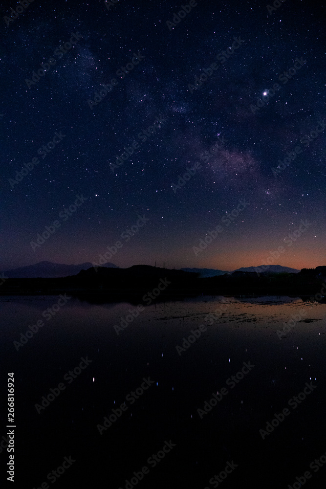 田んぼに映る星と天の川