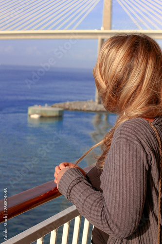 A women looking into the distance / ocean view  © LifeGemz