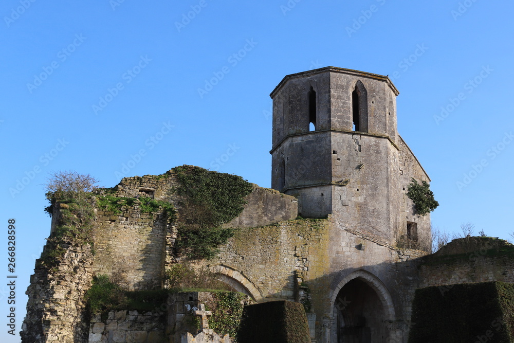 Poitou-Charente- Marans - Clocher octogonal de l'Eglise Saint-Etienne Poitou-Charente- Marans - Clocher octogonal de l'Eglise Saint-Etienne