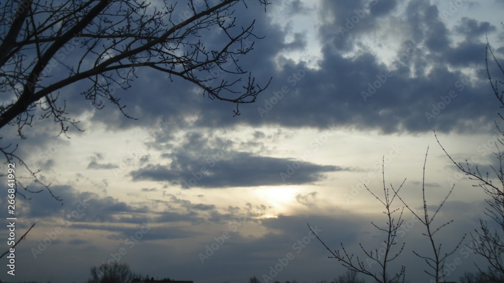 Fototapeta premium sunset, sky, sun, clouds, nature, evening, sunrise, cloud, light, landscape, dark, orange, night, water, red, sunlight, blue, summer, weather, lake, yellow, color, dawn, autumn, beautiful