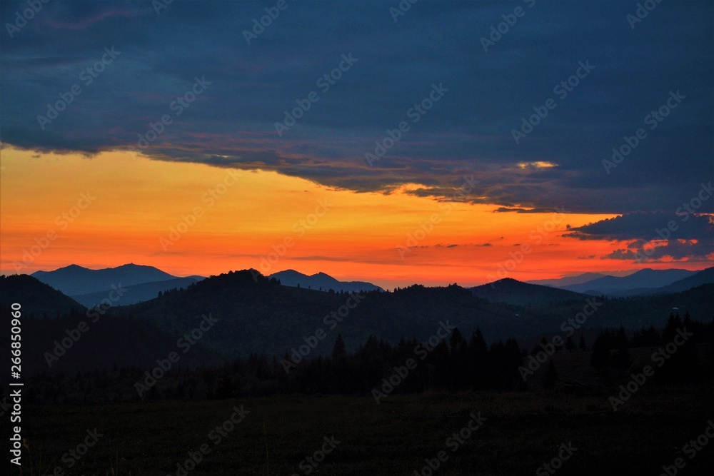 Fototapeta premium sunset in Tihuta Pass - Romania