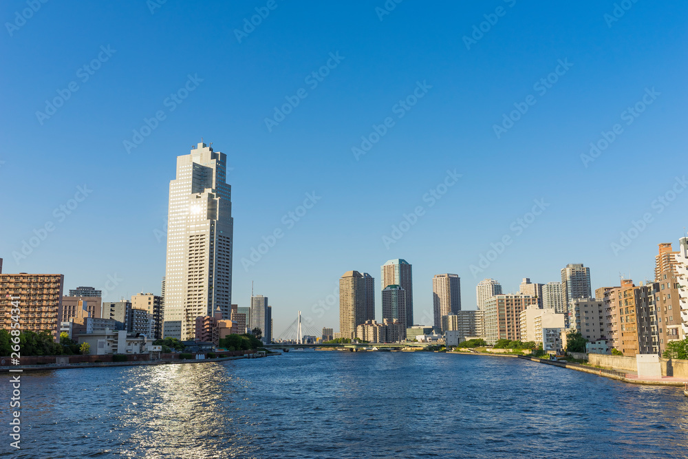 佃島から望む隅田川の風景