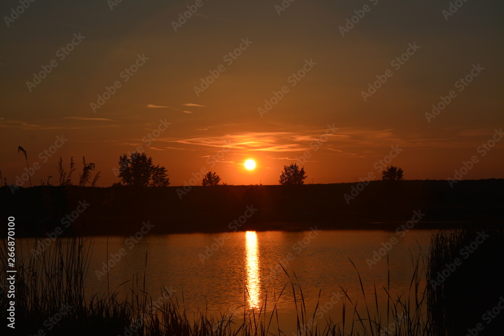 Fototapeta premium sunset at the lake