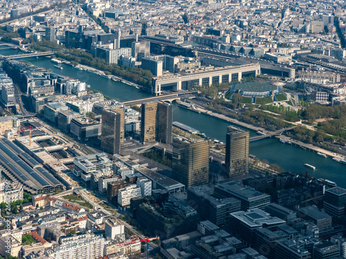 Photography Le Ministère des Finances à Bercy et la Très Grande Bibliothèque vus d'hélicoptè
