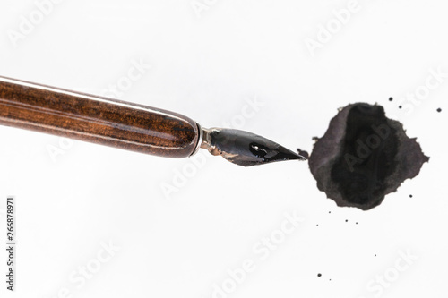 Obraz na plátně black painted nib of brown penholder over ink blot