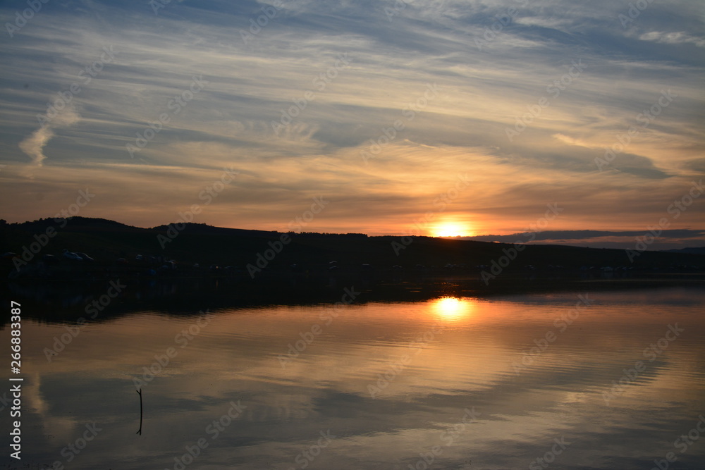 Naklejka premium sunset on the lake