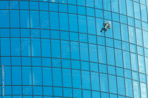 Wallpaper Mural Industrial climber washes office building glasses Torontodigital.ca