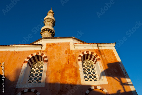 Mezquita de Soleiman El Magnífico en la ciudad medieval, Ciudad de Rodas, Isla de Rodas, Dodecaneso, Grecia, Mar Mediterráneo photo