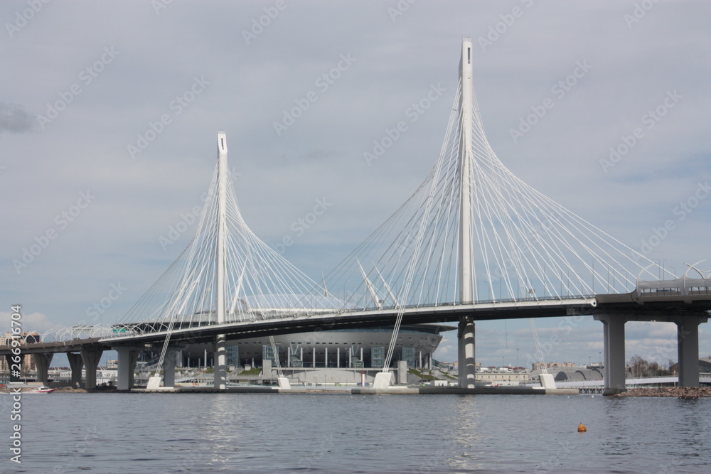 Obraz premium modern building on the Gulf of Finland and high-speed road in St. Petersburg 