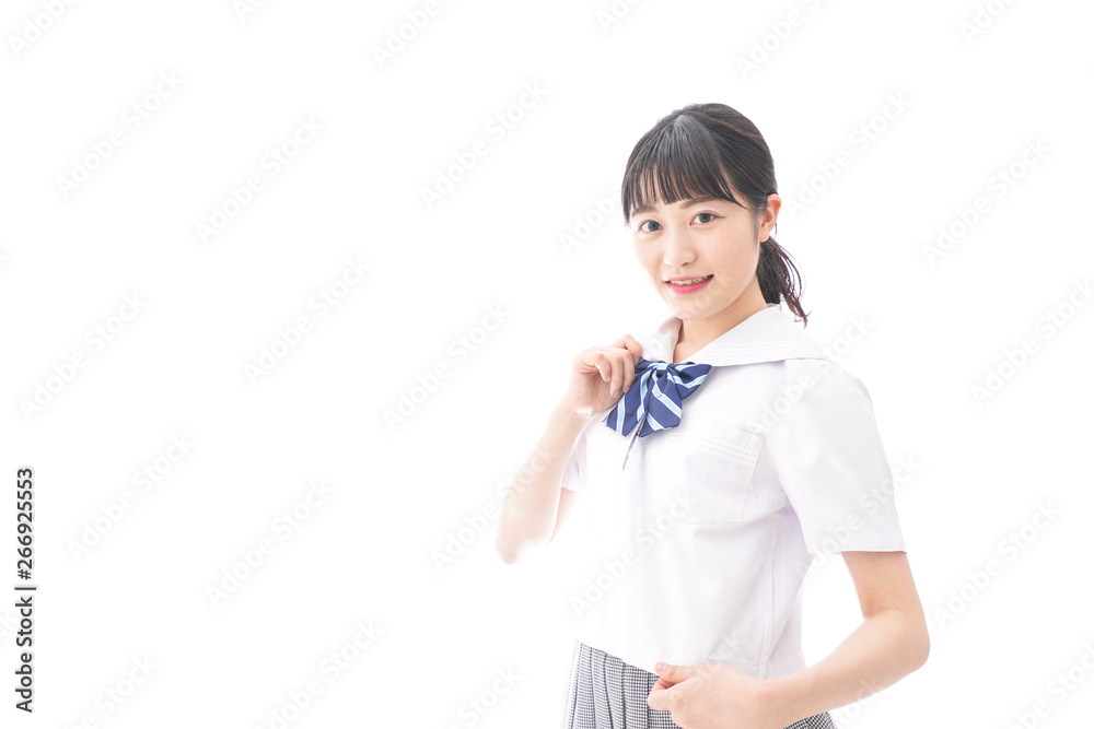 制服を着る女子学生