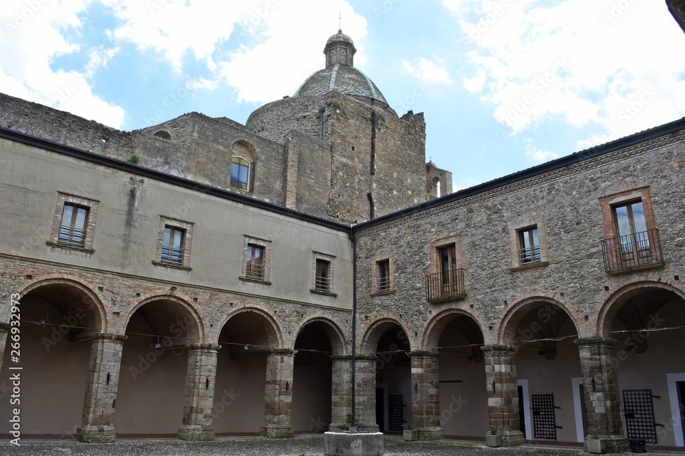 Ferrandina (Matera) - Chiostro del Convento di San Domenico