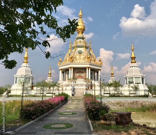Buddhistischer Tempel am See