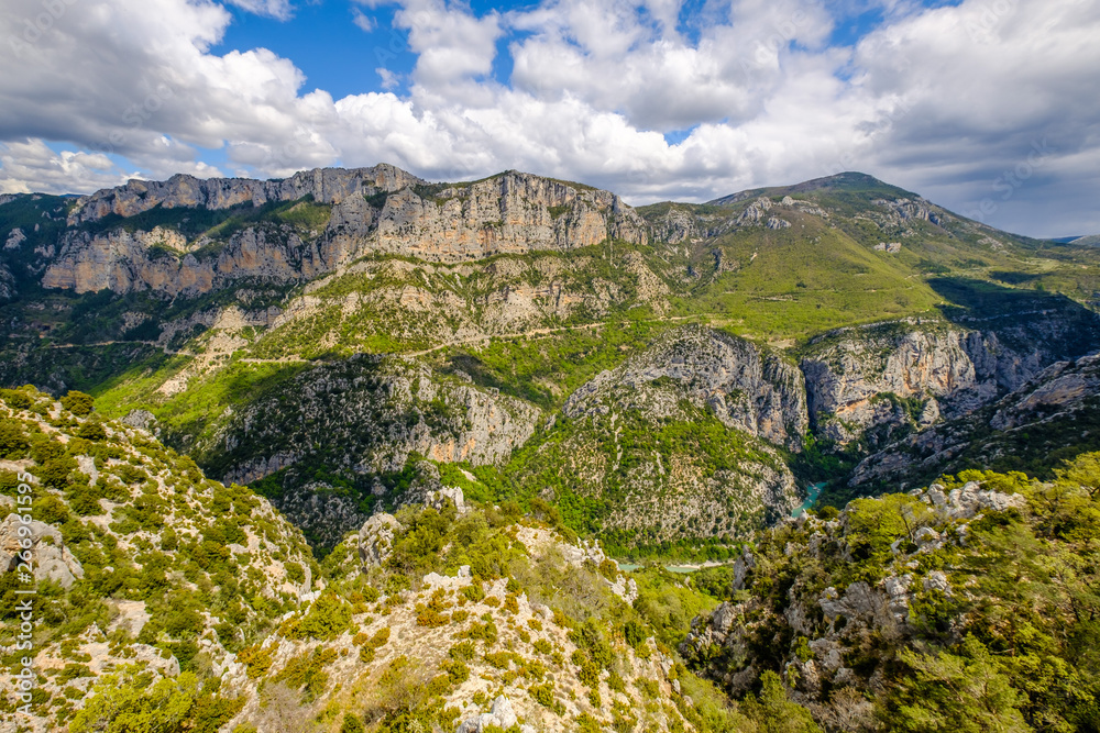 Vue panoramique sur les Gorges du Verdon, Grand Canyon, rive gauche. Aiguines, Provence, France.