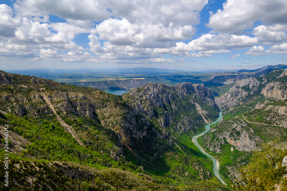 Vue panoramique sur les Gorges du Verdon, Grand Canyon, rive gauche. Aiguines, Provence, France.