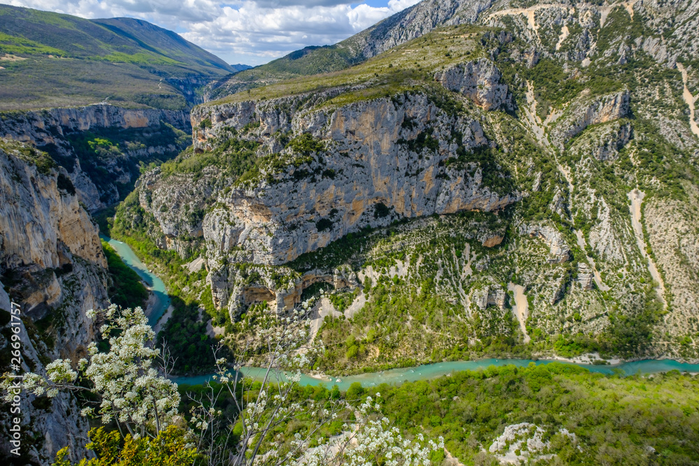 Vue panoramique sur les Gorges du Verdon, Grand Canyon, rive gauche. Aiguines, Provence, France.
