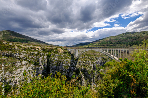 Obraz na płótnie Vue panoramique sur le pont de l'Artuby, Gorges du Verdon. Provence, France. w salonie