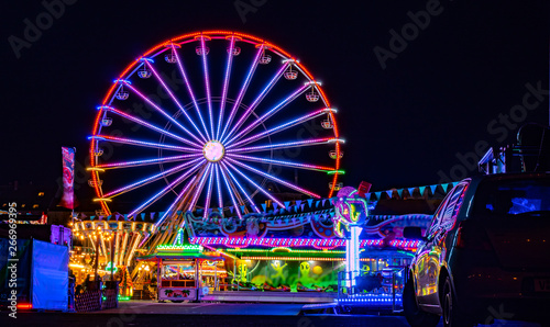 Photography Riesenrad mit Lichtern auf dem Jahrmarkt
