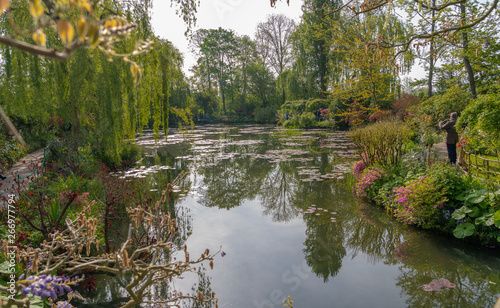 Photo Giverny, France - 05 07 2019: The gardens of Claude Monet in Giverny