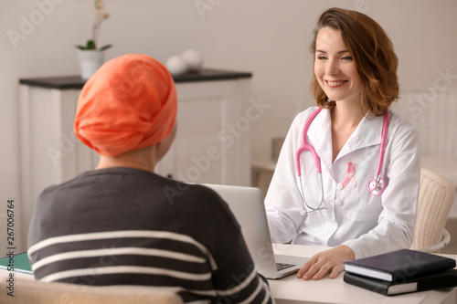 Woman with cancer visiting ...