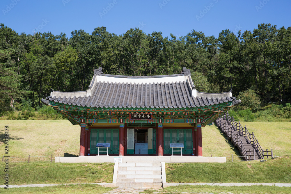 Goryeogung Palace Site is the site of the royal palace during the Goryeo Dynasty.