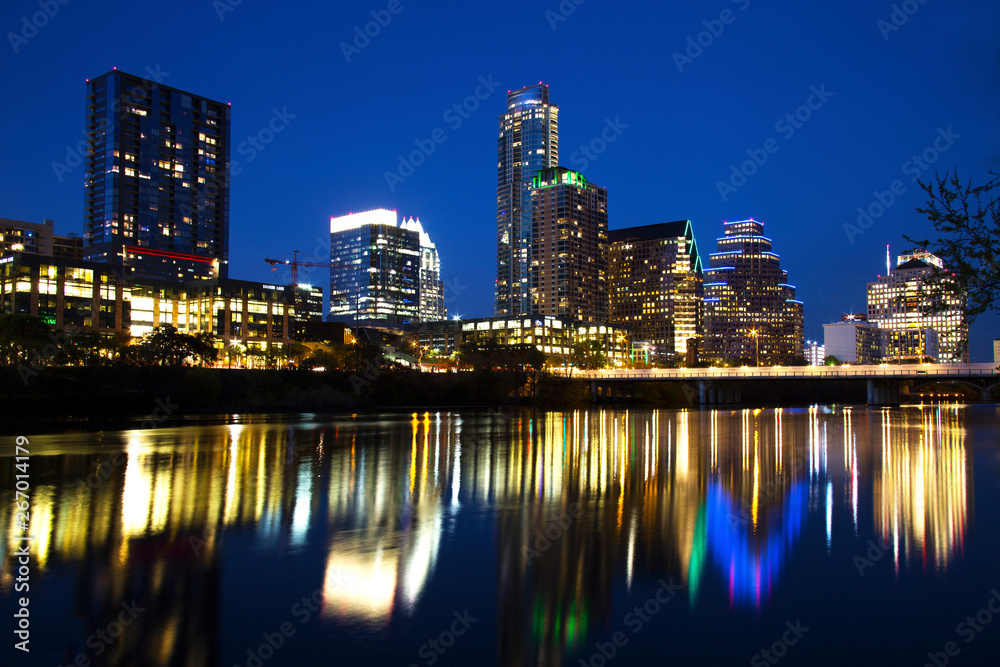Obraz premium Austin Skyline Reflected in the River, Austin, Texas