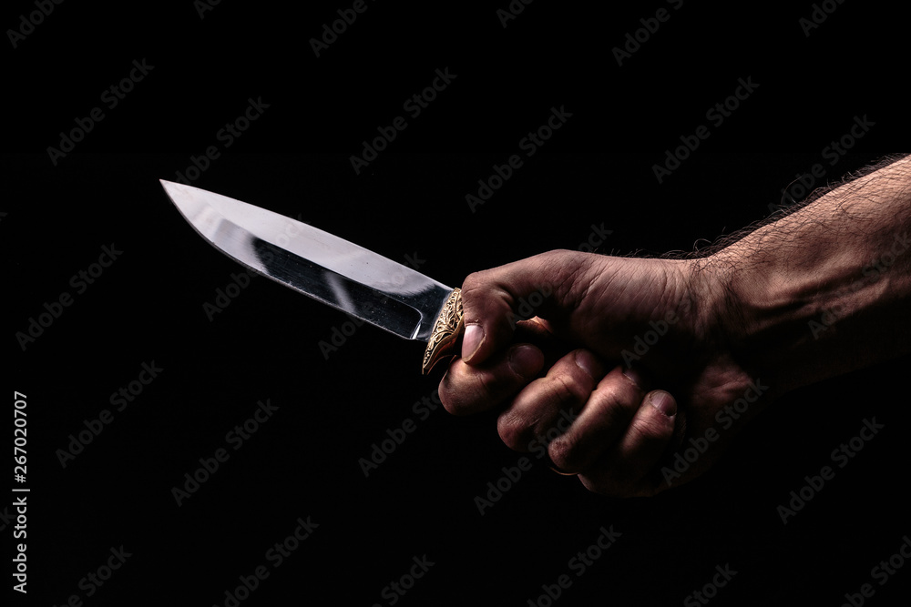 Ταπετσαρία Hunting knife in hand on dark background