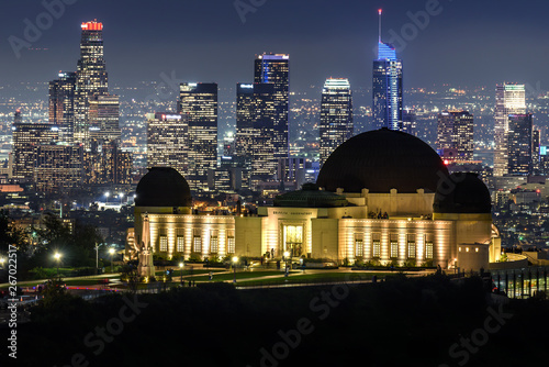 Fotografia, Obraz Griffith Observatory and Downtown Los Angeles skyline at night