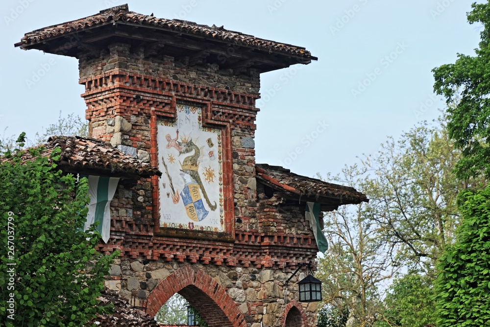 Grazzano Visconti, città d'arte e villaggio medievale nel nord Italia Grazzano Visconti, città d'arte e villaggio medievale nel nord Italia