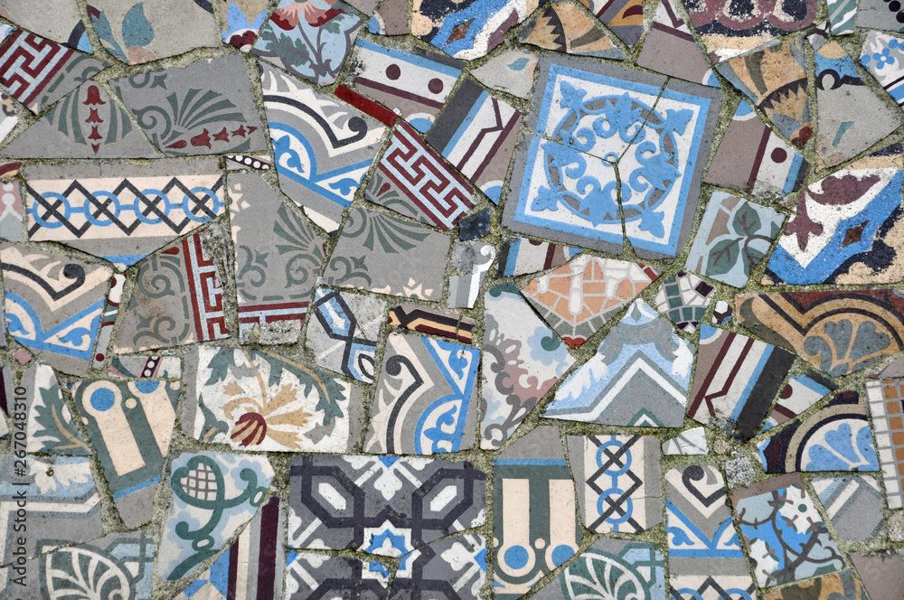 Vintage Jugendstil Bodenfliesen Mosaik aus zerbrochenen Fliesen
