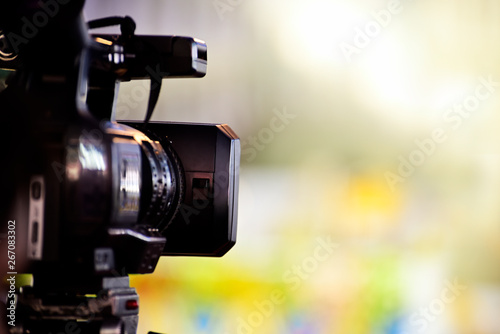 Canvas Print Video journalist capturing moving picture by camcorder in a event