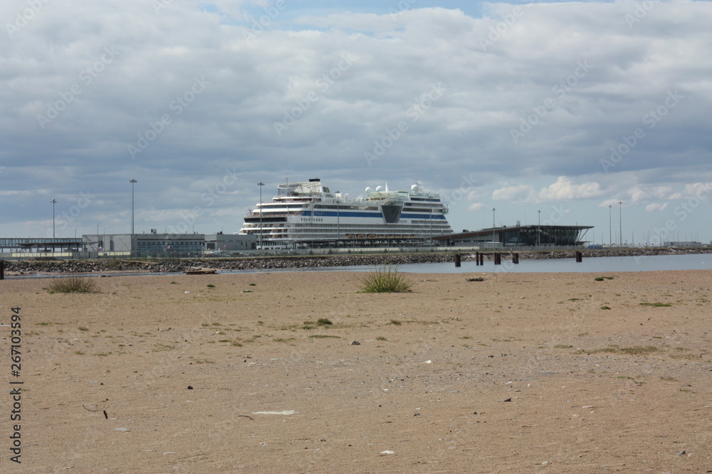  view of the Gulf of Finland and the ship on a Sunny day